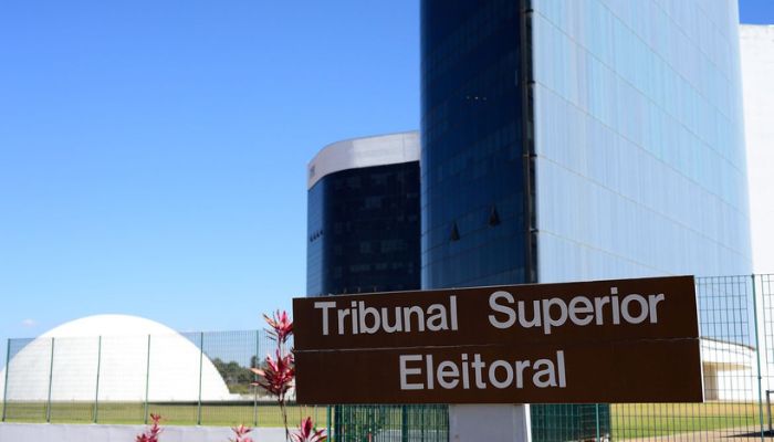 TSE recebe lista de 9,7 mil pessoas com contas irregulares